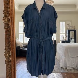NWT DEX FADED DENIM DRESS WITH POCKETS, SIDE SLITS AND BELT. SIZE 4X